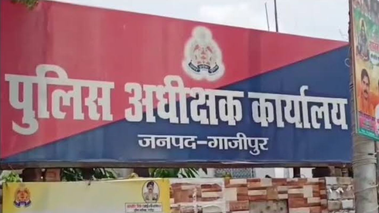 शादी में असलहा लहराया, फायरिंग की, अब 20 दिन से फरार... UP पुलिस ने अपने ही जवानों पर रख दिया इनाम