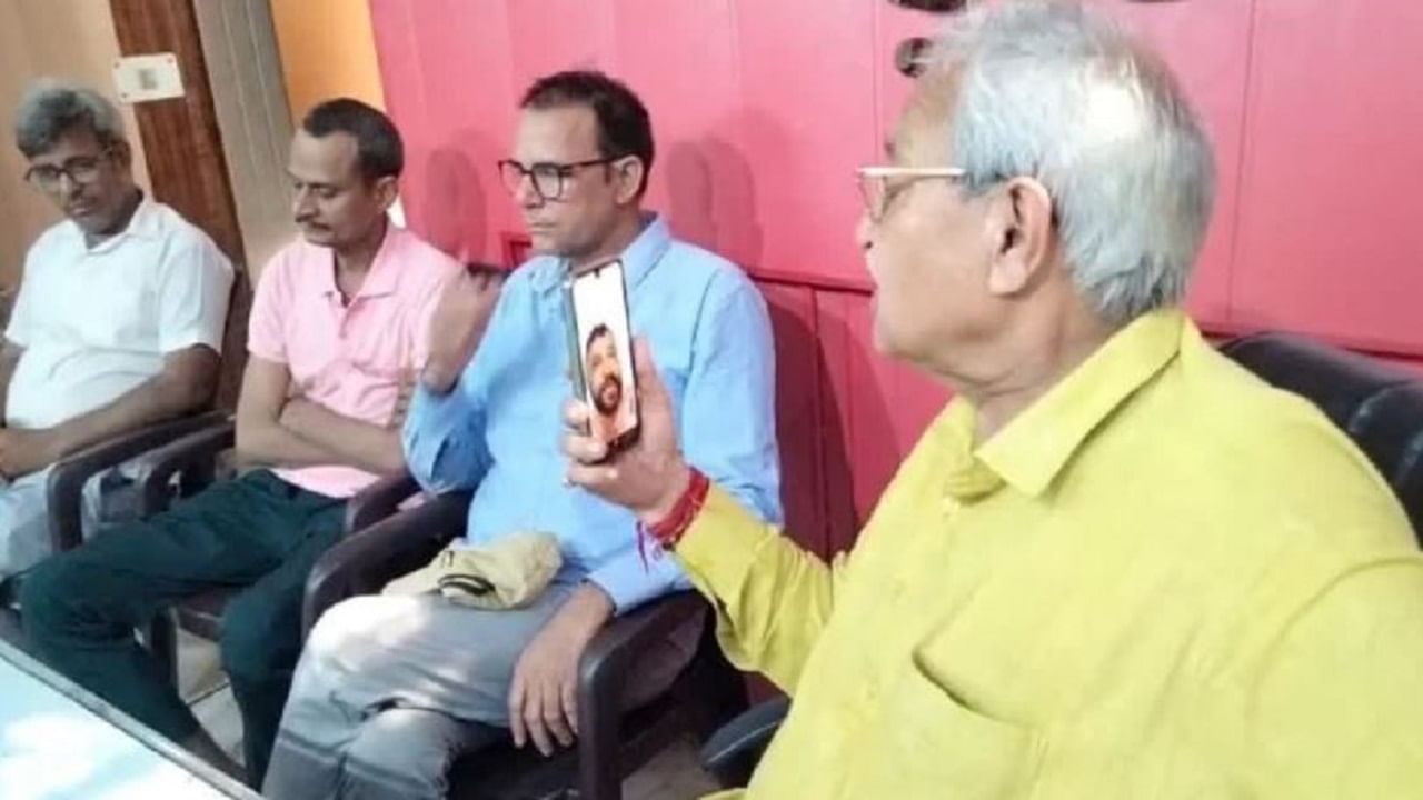 '18 घंटे काम, भट्ठी में जलाने की धमकी...', युगांडा से वतन लौटे भारतीय मजदूरों की दर्दभरी दास्तां