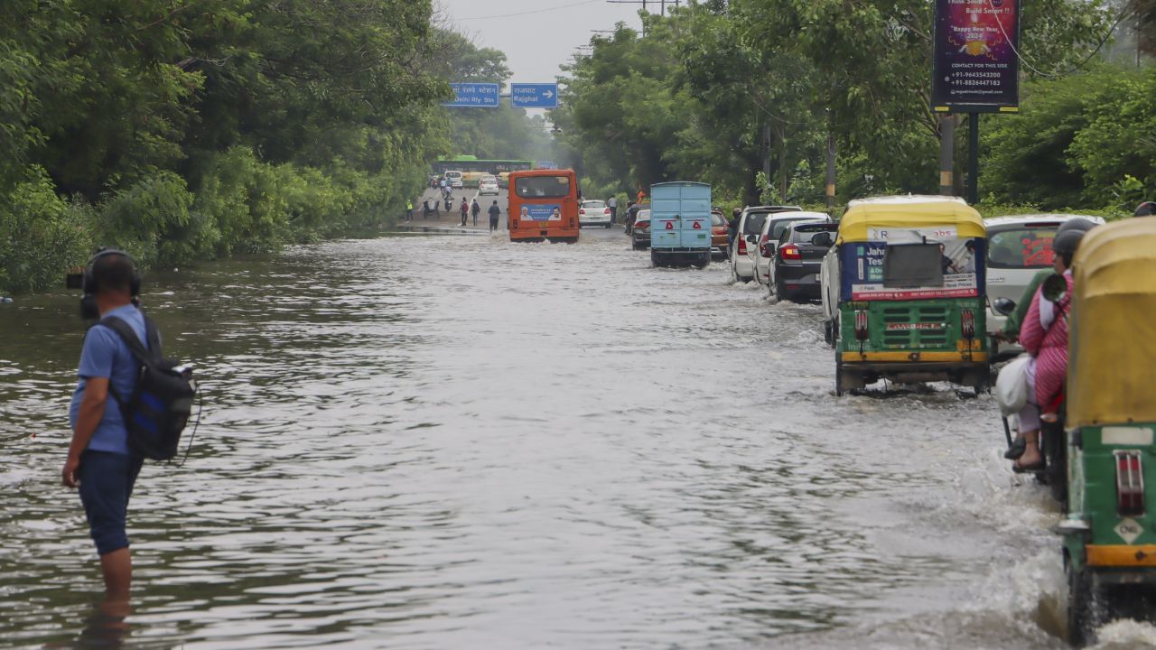 जहां दिल्ली-मुंबई हुए 'पानी-पानी', चेन्नई-वडोदरा ने 'बाढ़' को ऐसे याद दिलाई नानी!