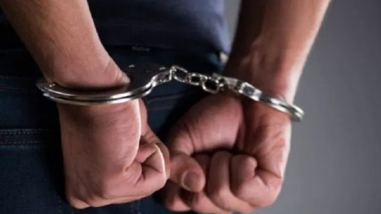 राजस्थान: रिश्वत मामले में ASP और 2 दलाल गिरफ्तार, दलालों के जरिए वसूली के आरोप राजस्थान: रिश्वत मामले में ASP और 2 दलाल गिरफ्तार, दलालों के जरिए वसूली के आरोप