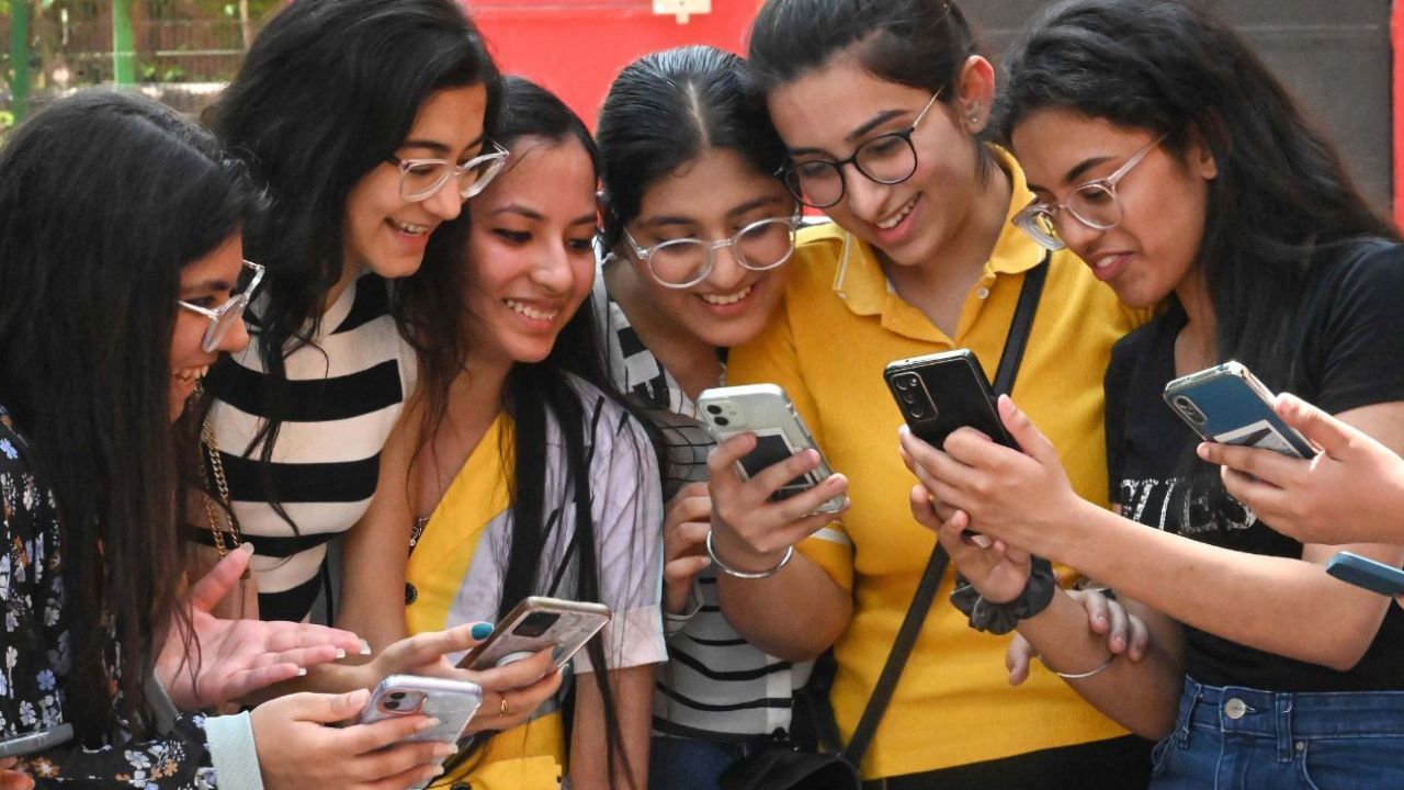 West Bengal Board 10th Result 2025: पश्चिम बंगाल बोर्ड 10वीं में अद्रिता सरकार ने किया टॉप, देखें टॉपर्स की पूरी लिस्ट West Bengal Board 10th Result 2025: पश्चिम बंगाल बोर्ड 10वीं में अद्रिता सरकार ने किया टॉप, देखें टॉपर्स की पूरी लिस्ट