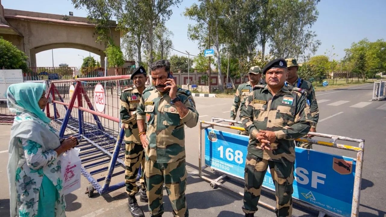 अटारी बॉर्डर पर पाकिस्तान की हरकत, नहीं खोल रहा गेट, दोनों तरफ लोग फंसे