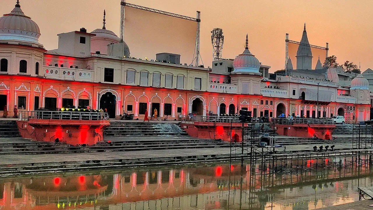 तपस्वी छावनी पर साजिश? सुरक्षा हटने के बाद परमहंसाचार्य ने जताई कब्जे की आशंका, हनुमानगढ़ी उतरी समर्थन में तपस्वी छावनी पर साजिश? सुरक्षा हटने के बाद परमहंसाचार्य ने जताई कब्जे की आशंका, हनुमानगढ़ी उतरी समर्थन में