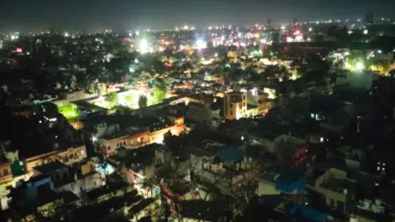 भारत-पाकिस्तान तनाव: श्रीनगर और पंजाब के फिरोजपुर में ब्लैकआउट खत्म, बिजली बहाल भारत-पाकिस्तान तनाव: श्रीनगर और पंजाब के फिरोजपुर में ब्लैकआउट खत्म, बिजली बहाल