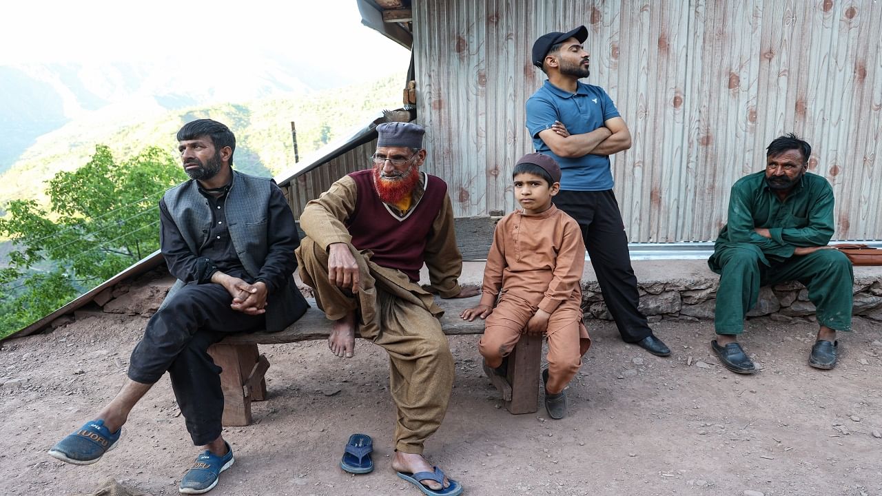 अगर युद्ध होता है तो सीमा क्षेत्र के लोगों को अपने साथ क्या रखना चाहिए? जानें यहां अगर युद्ध होता है तो सीमा क्षेत्र के लोगों को अपने साथ क्या रखना चाहिए? जानें यहां