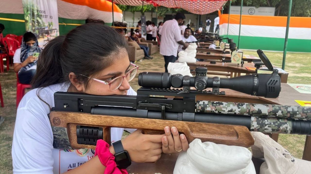 नेशनल लेवल पर एयर राइफल शूटिंग में अव्वल, जीता गोल्ड... बुंदेलखंड की बेटी ने किया नाम रोशन नेशनल लेवल पर एयर राइफल शूटिंग में अव्वल, जीता गोल्ड... बुंदेलखंड की बेटी ने किया नाम रोशन