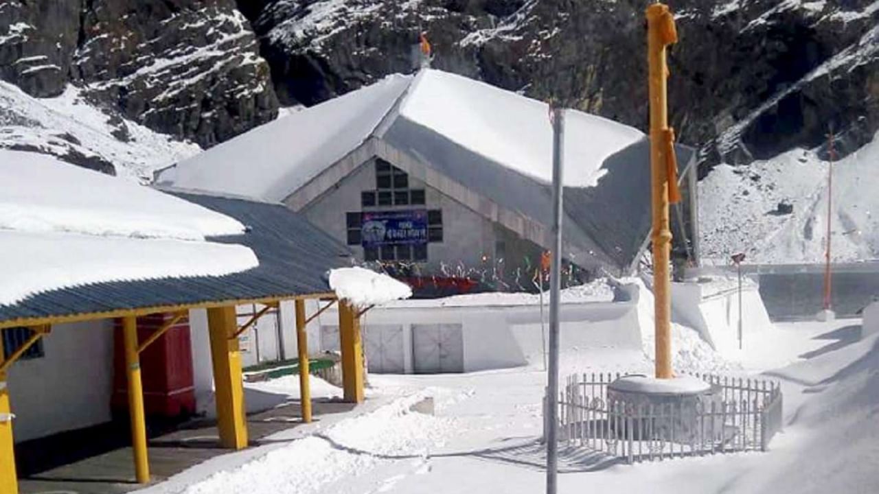 उत्तराखंड के हेमकुंड साहिब में सेना ने संभाला मोर्चा, कहां तक पहुंची तीर्थ की तैयारी? उत्तराखंड के हेमकुंड साहिब में सेना ने संभाला मोर्चा, कहां तक पहुंची तीर्थ की तैयारी?
