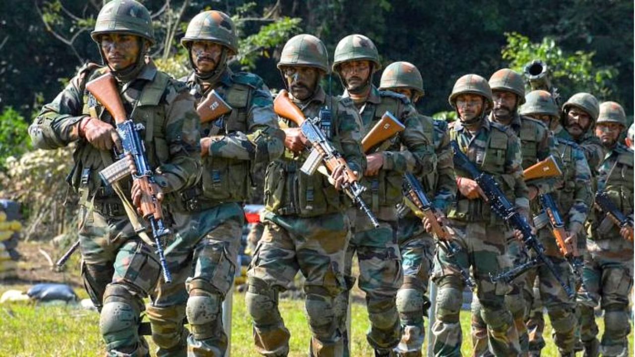जम्मू कश्मीर: नगरोटा मिलिट्री स्टेशन में घुसपैठ की कोशिश नाकाम, काफी देर हुई फायरिंग, तलाशी तेज जम्मू कश्मीर: नगरोटा मिलिट्री स्टेशन में घुसपैठ की कोशिश नाकाम, काफी देर हुई फायरिंग, तलाशी तेज