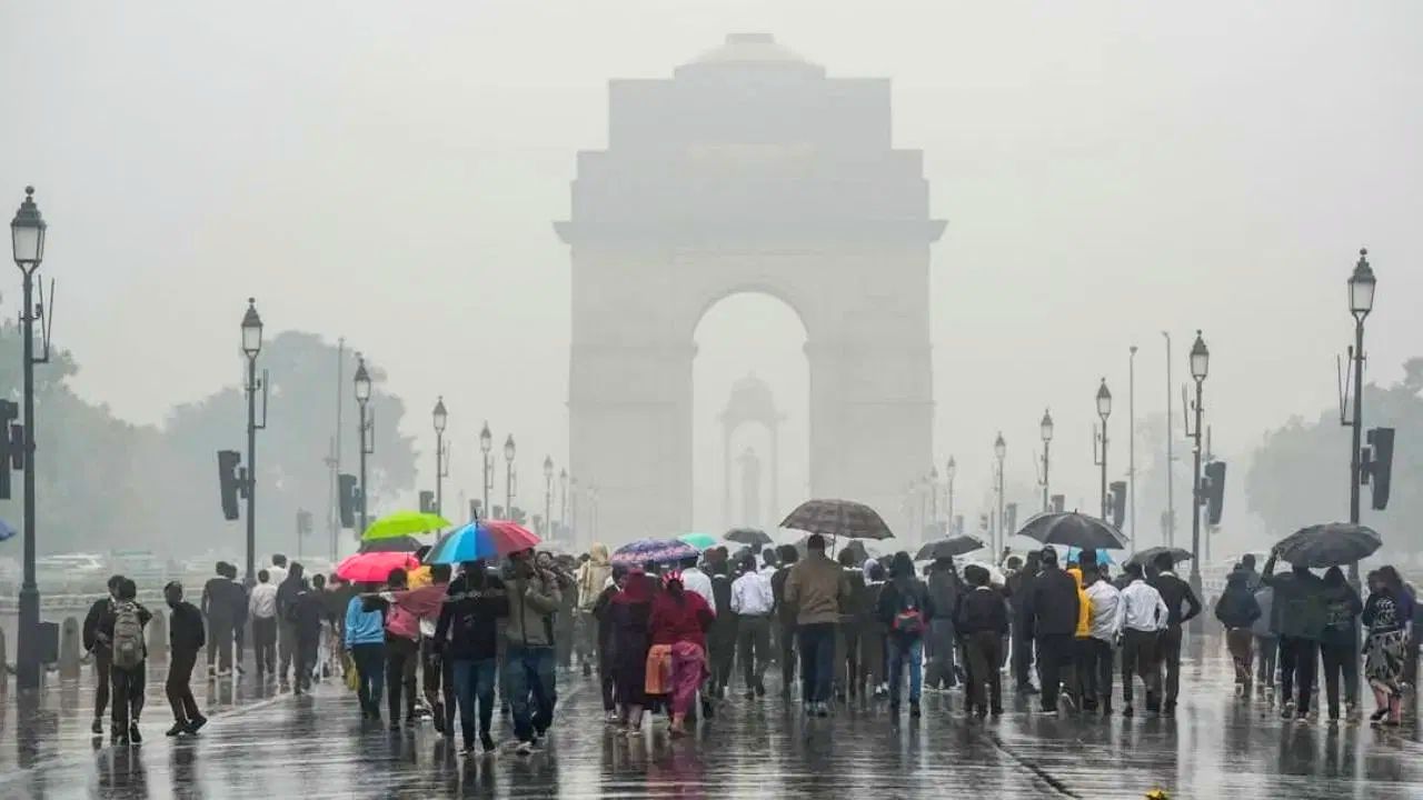 दिल्ली पर मौसम का ट्रिपल अटैक... आसमान से बरसेगी आफत, अगले तीन दिन भारी दिल्ली पर मौसम का ट्रिपल अटैक... आसमान से बरसेगी आफत, अगले तीन दिन भारी