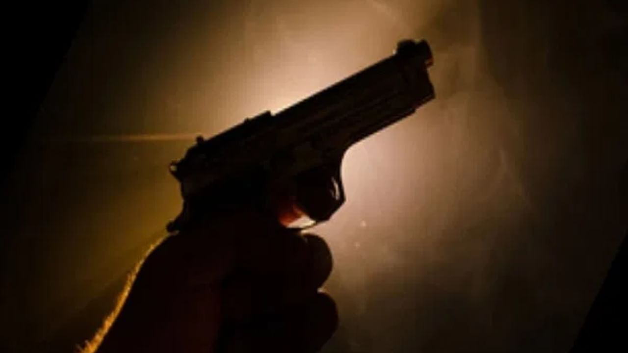 MP: डबल मर्डर से दहला मुरैना! शराब माफियाओं ने चाचा-भतीजे को मारी गोली, दोनों की मौत MP: डबल मर्डर से दहला मुरैना! शराब माफियाओं ने चाचा-भतीजे को मारी गोली, दोनों की मौत