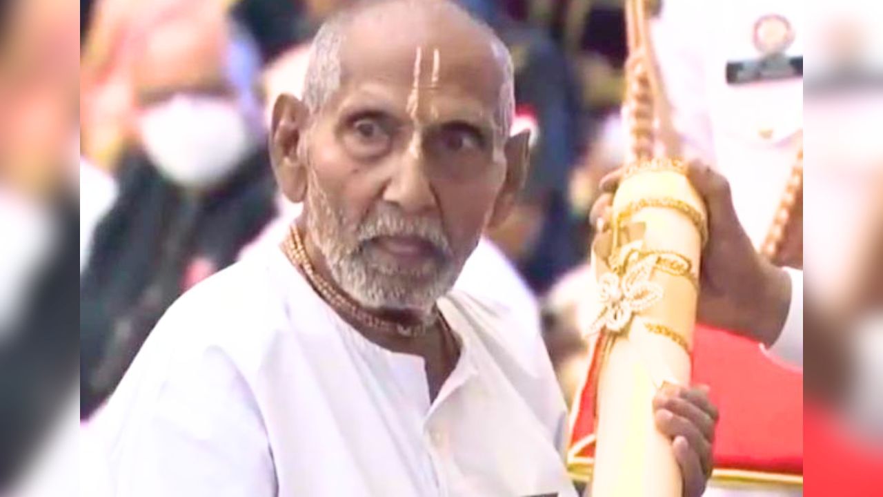 योग गुरू पद्मश्री शिवानंद बाबा का निधन, 128 साल की उम्र में ली अंतिम सांस योग गुरू पद्मश्री शिवानंद बाबा का निधन, 128 साल की उम्र में ली अंतिम सांस