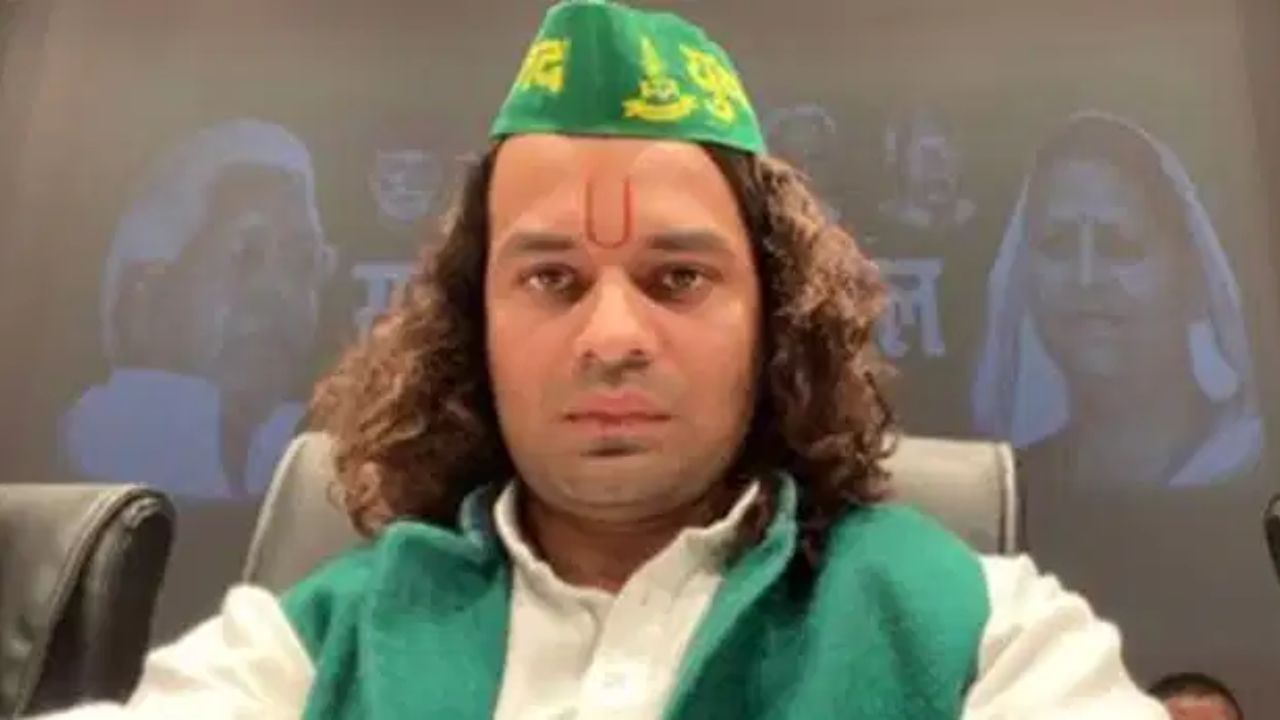 कैसे गुजारा करेंते तेज प्रताप यादव? बस इतनी संपत्ति के हैं मालिक कैसे गुजारा करेंते तेज प्रताप यादव? बस इतनी संपत्ति के हैं मालिक