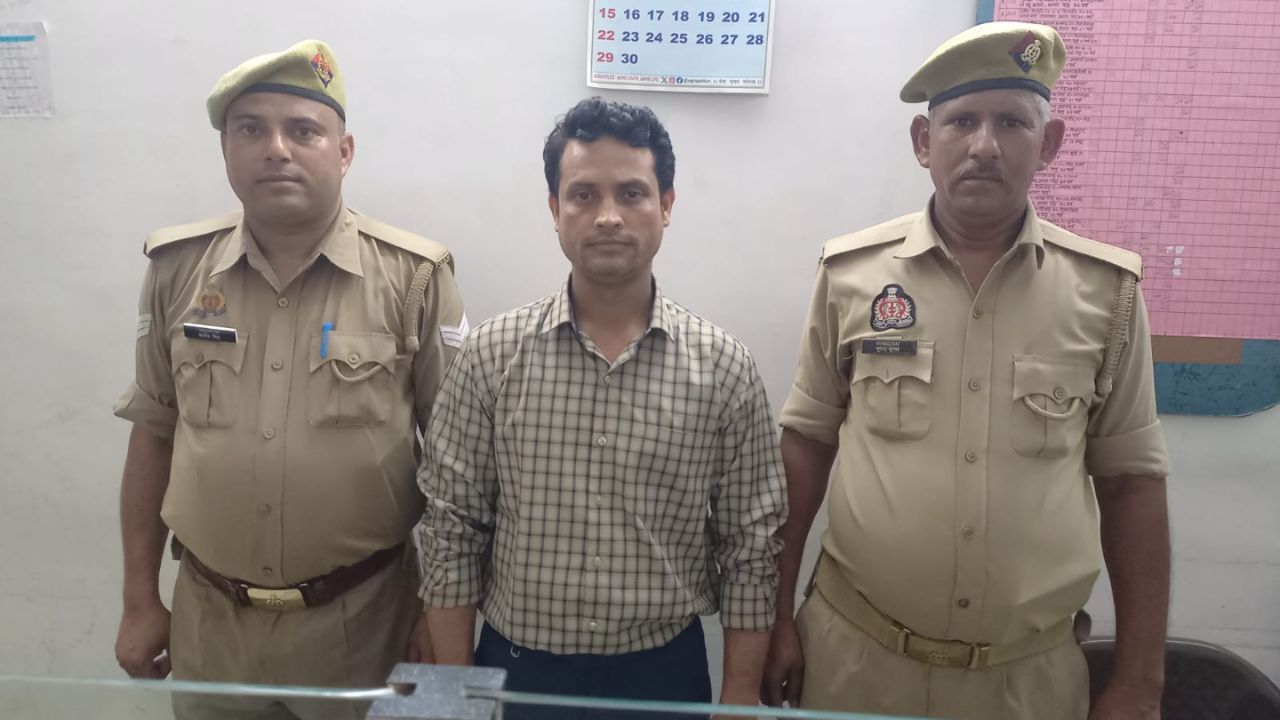 'गर्लफ्रेंड बन जाओ मेरी'... कोचिंग में टीचर की छात्रा से फरमाइश, पुलिस ने उठाकर भेज दिया जेल