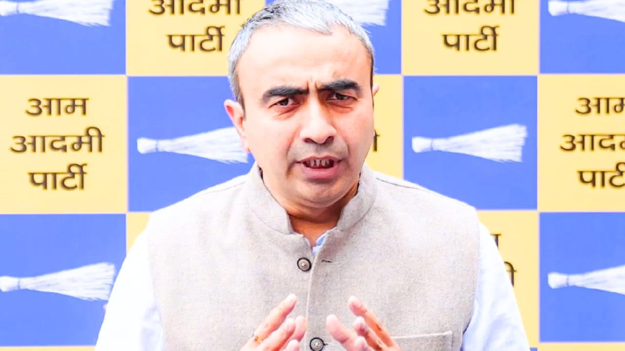 कांग्रेस को मिले 44 करोड़...BJP को जिताया, AAP ने दिल्ली चुनाव को लेकर लगाए गंभीर आरोप