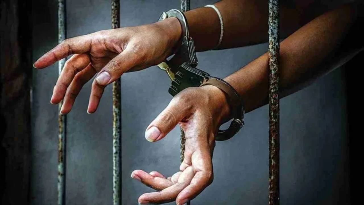 नोएडा: चौके-छक्के से लेकर विकेट गिरने तक, क्रिकेट में कैसे लगाते थे सट्टा? गैंग के 8 सदस्य अरेस्ट नोएडा: चौके-छक्के से लेकर विकेट गिरने तक, क्रिकेट में कैसे लगाते थे सट्टा? गैंग के 8 सदस्य अरेस्ट