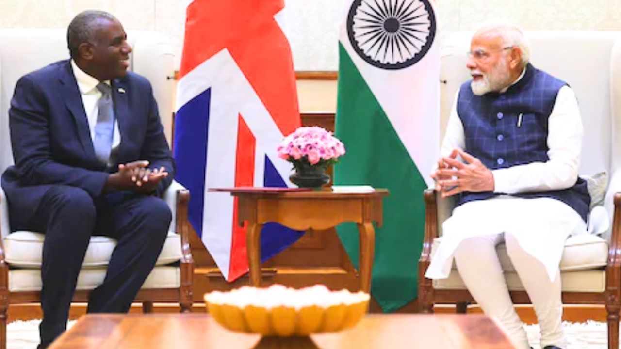 भारत-ब्रिटेन ऐतिहासिक मुक्त व्यापार समझौते पर सहमत, नए आर्थिक अवसर खोलेगा FTA भारत-ब्रिटेन ऐतिहासिक मुक्त व्यापार समझौते पर सहमत, नए आर्थिक अवसर खोलेगा FTA