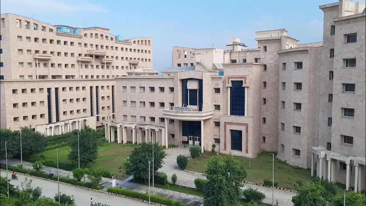 ICU में महिला, बेहोशी का इंजेक्शन दिया फिर नर्सिंग स्टाफ ने किया रेप... अलवर के मेडिकल कॉलेज में वारदात