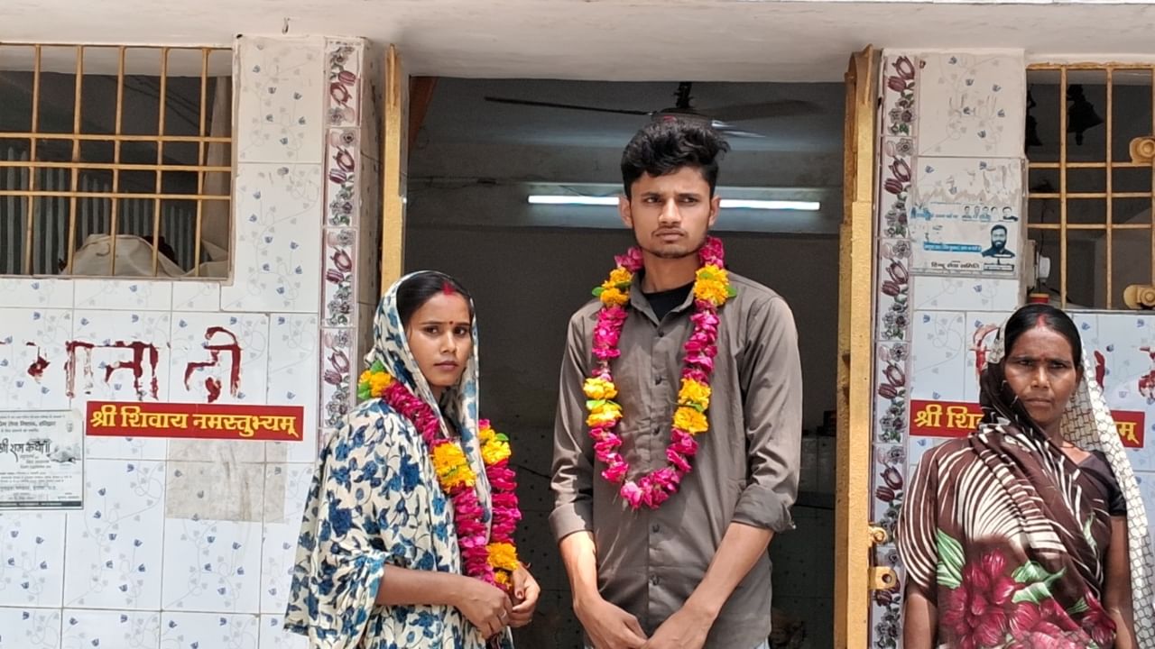 बिहार की दुल्हन, UP का दूल्हा... 5 मिनट में दोनों की हो गई शादी; इटावा में ये विवाह चर्चा में बिहार की दुल्हन, UP का दूल्हा... 5 मिनट में दोनों की हो गई शादी; इटावा में ये विवाह चर्चा में