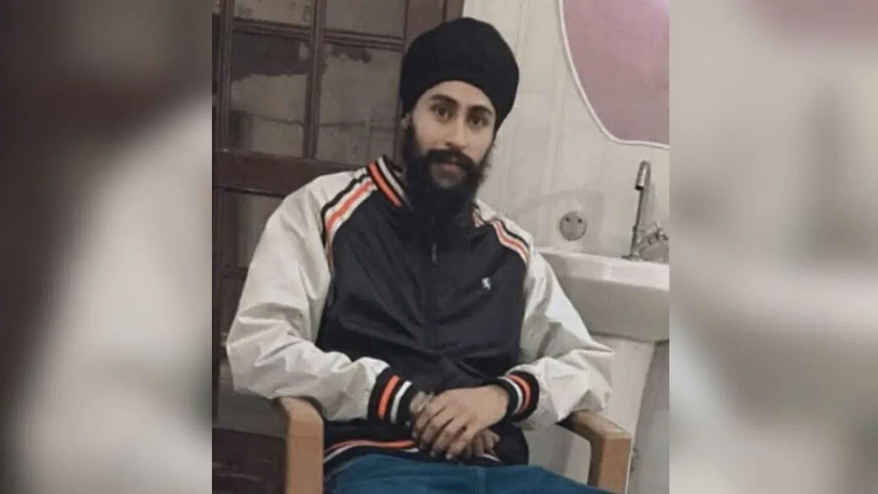 इसके साथ ही पंजाब से एक और पाकिस्तानी जासूस गिरफ्तार किया गया है. पंजाब के तरनतारन इलाके से पंजाब पुलिस और काउंटर इंटेलीजेंस ने गगनदीप सिंह उर्फ गगन को गिरफ्तार किया है.