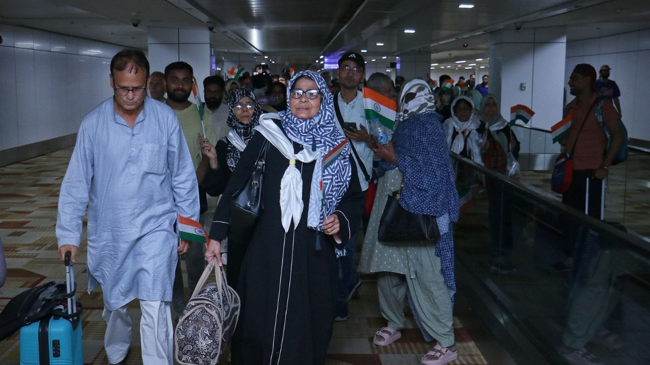 मौत के साए से लौटे... ईरान से भारतीयों का लौटना जारी, वापसी पर बयां कर रहे दर्द
