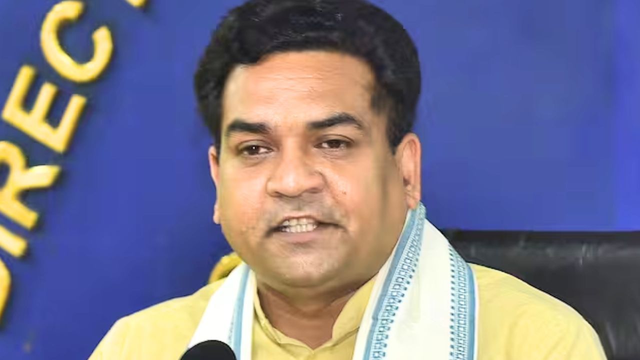 दिल्ली सरकार ने INA अग्निकांड से प्रभावित कारीगरों को दी बड़ी राहत, 5-5 लाख रुपए मदद का ऐलान दिल्ली सरकार ने INA अग्निकांड से प्रभावित कारीगरों को दी बड़ी राहत, 5-5 लाख रुपए मदद का ऐलान