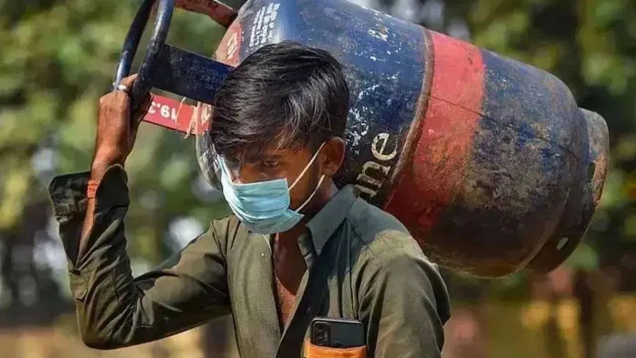 आज से LPG ग्राहकों को बड़ी राहत, कमर्शियल सिलेंडर हुआ सस्ता, जानें नई कीमतें