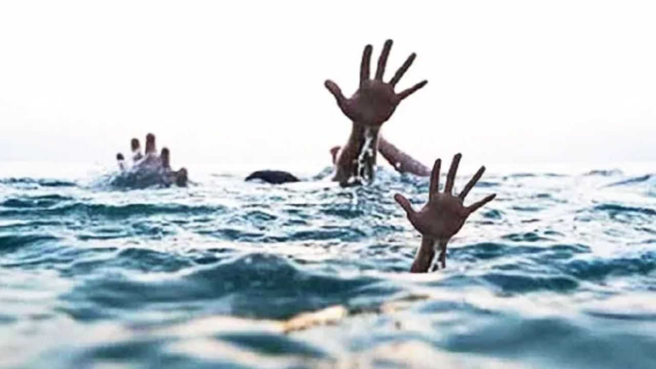 महाराष्ट्र में एक और बड़ा हादसा! गोदावरी नदी में डूबे 5, चार के शव बरामद महाराष्ट्र में एक और बड़ा हादसा! गोदावरी नदी में डूबे 5, चार के शव बरामद