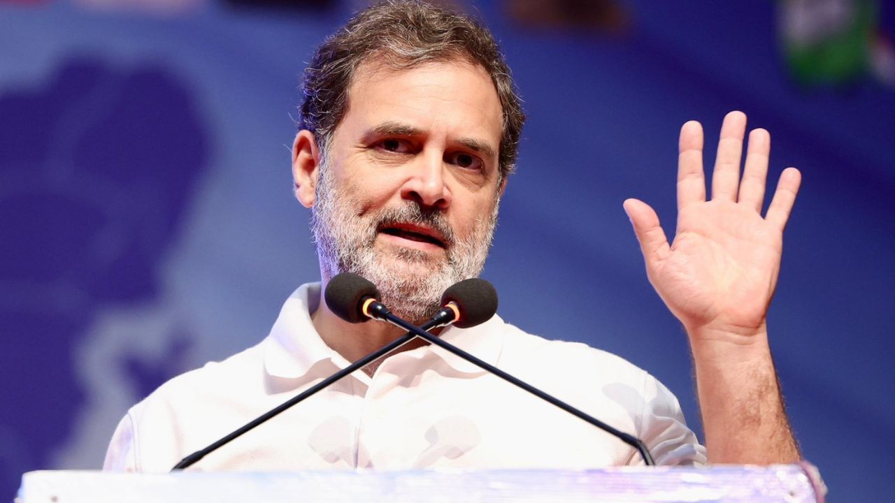 पीएम मोदी को 'सरेंडर' कहने वाले बयान पर बिफरी BJP, राहुल को बताया 'ब्लंडर' पीएम मोदी को 'सरेंडर' कहने वाले बयान पर बिफरी BJP, राहुल को बताया 'ब्लंडर'
