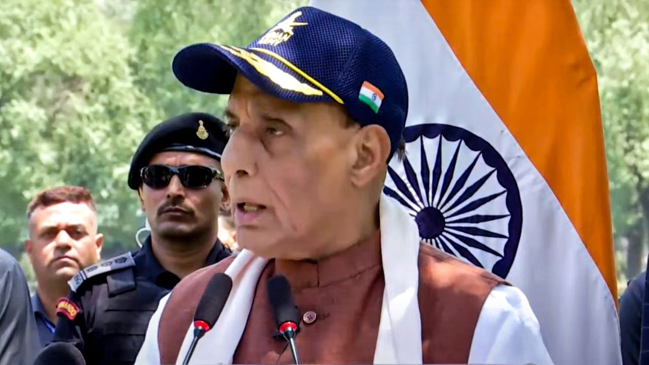 चीन में एक मंच पर दिखेंगे भारत-पाकिस्तान, SCO की बैठक में शामिल हो सकते हैं राजनाथ सिंह