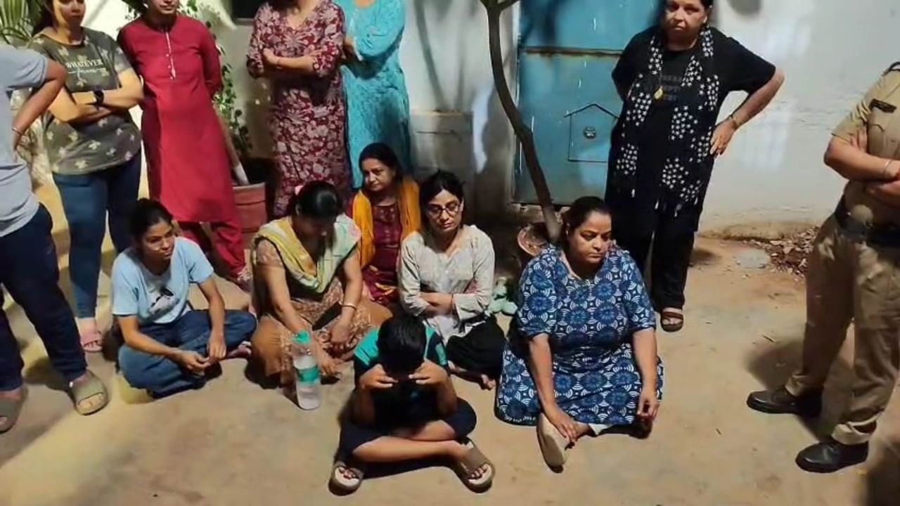सीवर टैंक में डूबने से बच्ची की मौत...अपार्टमेंट के लोगों ने शव लेकर निकाला मार्च, मैनेजमेंट पर लापरवाही का आरोप