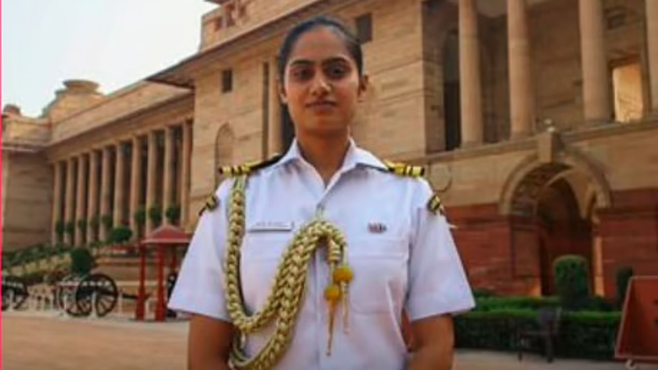 President Woman ADC Yashaswi Solankee : कौन हैं यशस्वी सोलंकी? राष्ट्रपति के साथ एडीसी का क्या होता है काम!