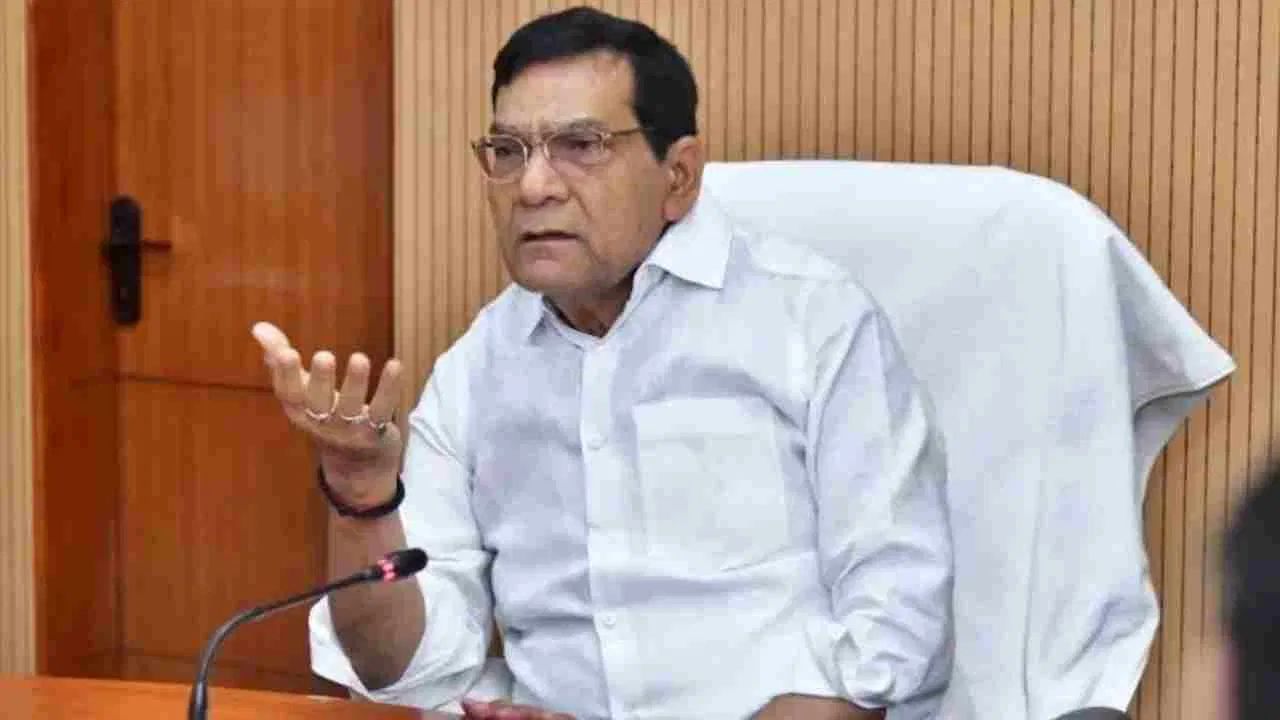 दिल्ली तक कोई बचाने वाला नहीं होगा... ऊर्जा मंत्री एके शर्मा ने फिर लगाई बिजली अधिकारियों को फटकार दिल्ली तक कोई बचाने वाला नहीं होगा... ऊर्जा मंत्री एके शर्मा ने फिर लगाई बिजली अधिकारियों को फटकार