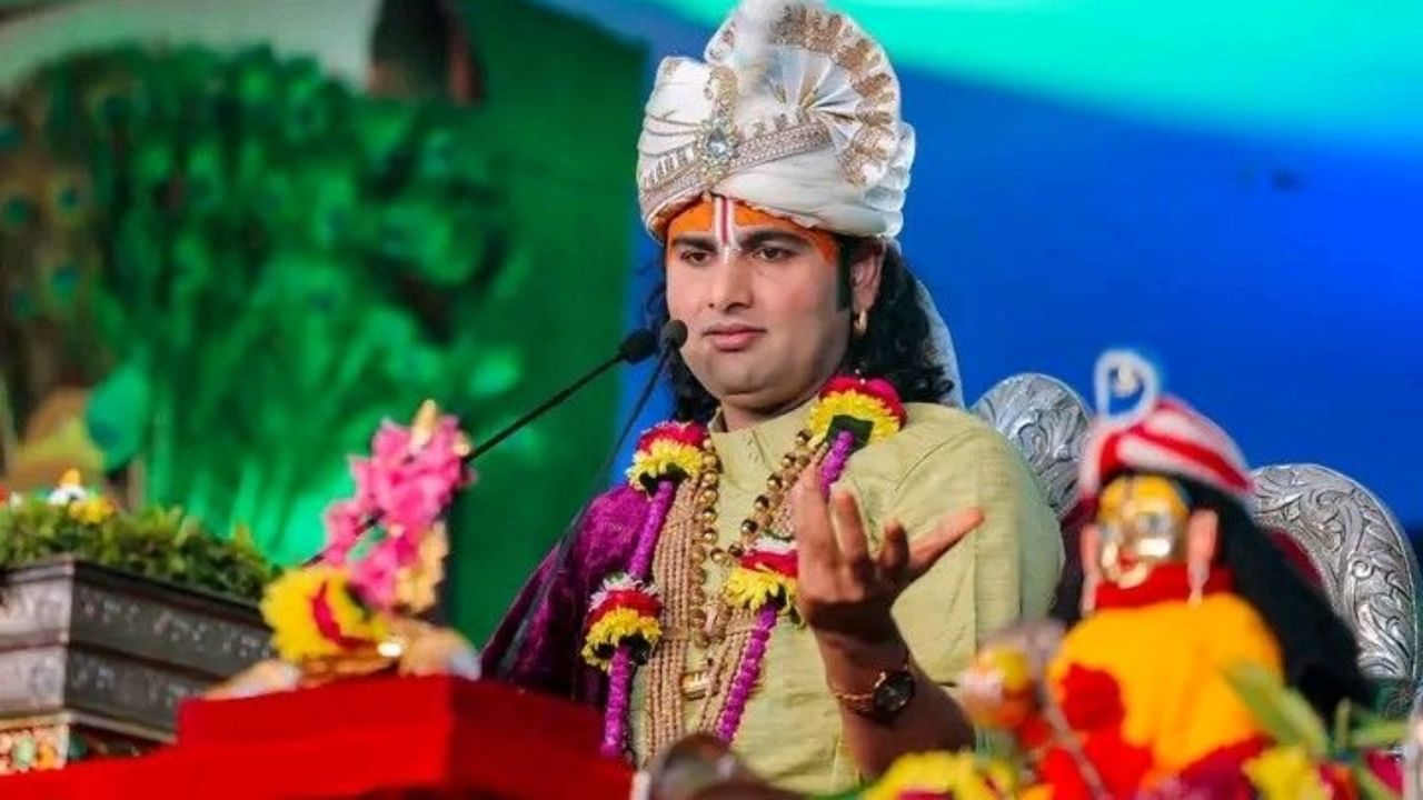 25 साल की लड़की... वायरल वीडियो पर कथावाचक अनिरुद्धाचार्य ने दी सफाई, माफी भी मांगी