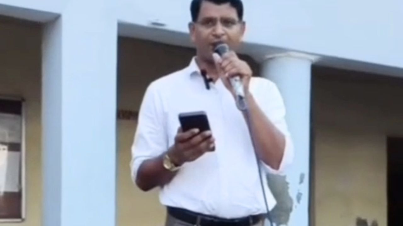 कांवड़ मत ले जाना, ज्ञान का दीप जलाना... सोशल मीडिया पर वायरल हुई कविता, छिड़ गई नई बहस कांवड़ मत ले जाना, ज्ञान का दीप जलाना... सोशल मीडिया पर वायरल हुई कविता, छिड़ गई नई बहस