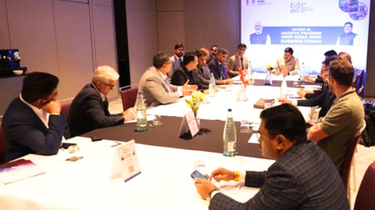 CM मोहन यादव ने बार्सिलोना में की राउंड टेबल बैठक, टेक्सटाइल कंपनियों से बोले-निवेशकों को देंगे हर सुविधा