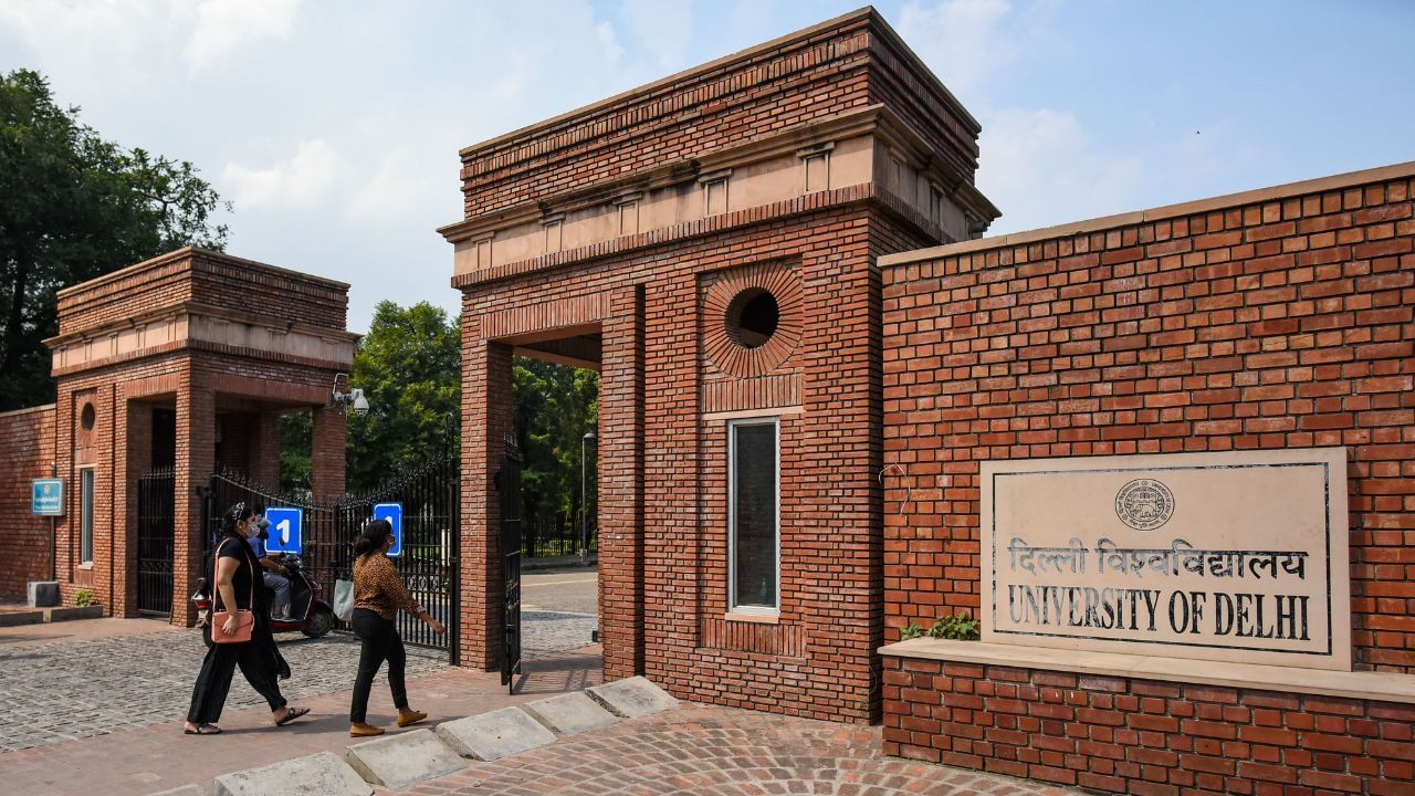 DU UG Admission 2025: आर्म्ड फोर्सेस कोटा के तहत आए 7,700 से अधिक आवेदन, बस कलभर है डॉक्यूमेंट जमा करने की आखिरी डेट DU UG Admission 2025: आर्म्ड फोर्सेस कोटा के तहत आए 7,700 से अधिक आवेदन, बस कलभर है डॉक्यूमेंट जमा करने की आखिरी डेट