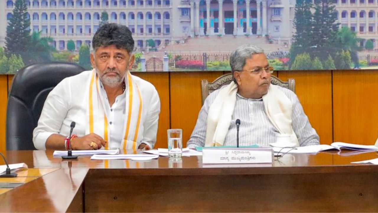 2 महीने बाद डीके शिवकुमार बनेंगे कर्नाटक के मुख्यमंत्री... कांग्रेस विधायक के दावे ने बढ़ाई टेंशन, मिल गया नोटिस