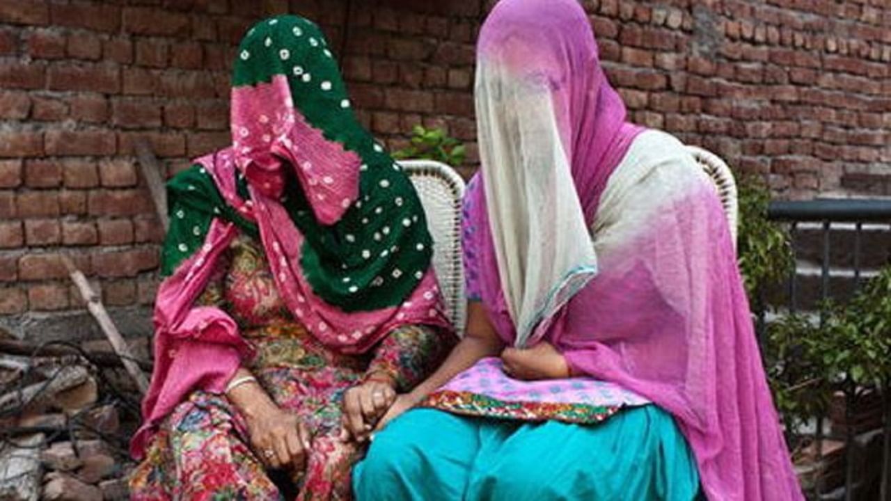 'पापा सुनो, मम्मी और चाची अकेले में...', देवरानी-जेठानी कर गईं ऐसा कांड, मासूम ने खोली पोल तो पतियों ने पीट लिया माथा 'पापा सुनो, मम्मी और चाची अकेले में...', देवरानी-जेठानी कर गईं ऐसा कांड, मासूम ने खोली पोल तो पतियों ने पीट लिया माथा