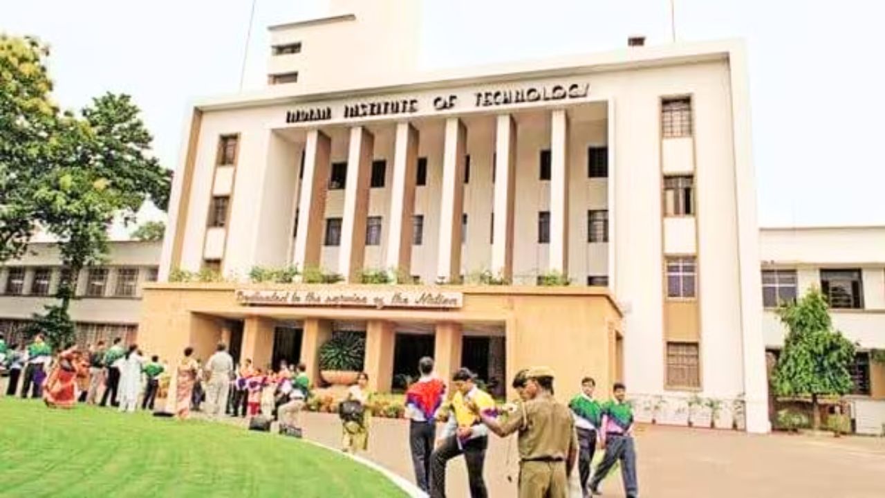 IIT-खड़गपुर के हॉस्टल में लटका मिला बीटेक छात्र का शव, इस साल अब तक 4 मौतें