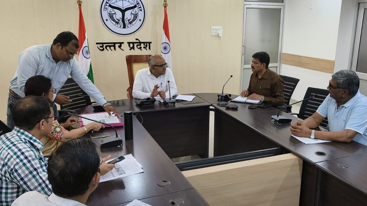 तकरार के बाद मुलाकात, बैठक में मिले कानपुर DM और CMO; दोनों में क्या हुई बात? तकरार के बाद मुलाकात, बैठक में मिले कानपुर DM और CMO; दोनों में क्या हुई बात?