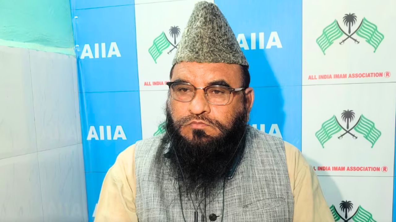 डिंपल यादव पर अभद्र टिप्पणी केस में मौलाना पर FIR, मस्जिद में जाने पर छिड़ा विवाद डिंपल यादव पर अभद्र टिप्पणी केस में मौलाना पर FIR, मस्जिद में जाने पर छिड़ा विवाद