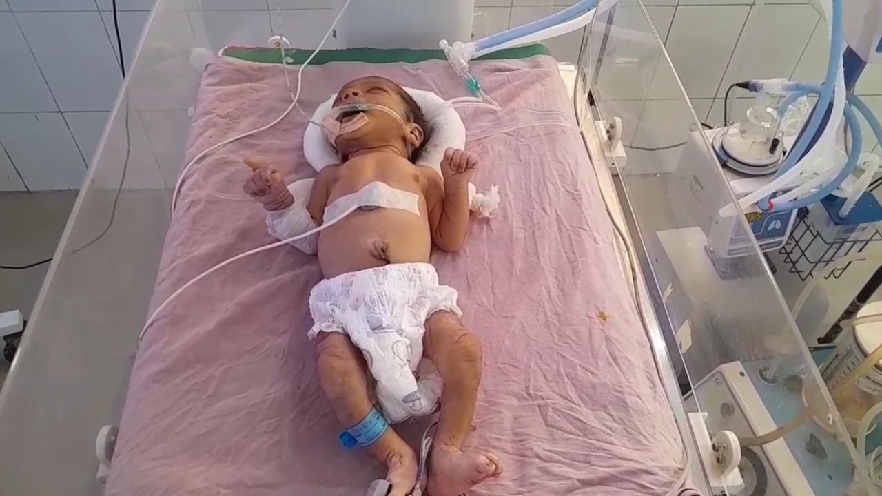 UP: पिता ने रेप किया, प्रेग्नेंट हुई... ट्रेन में मिले नवजात के मामले में पुलिस का बड़ा खुलासा UP: पिता ने रेप किया, प्रेग्नेंट हुई... ट्रेन में मिले नवजात के मामले में पुलिस का बड़ा खुलासा