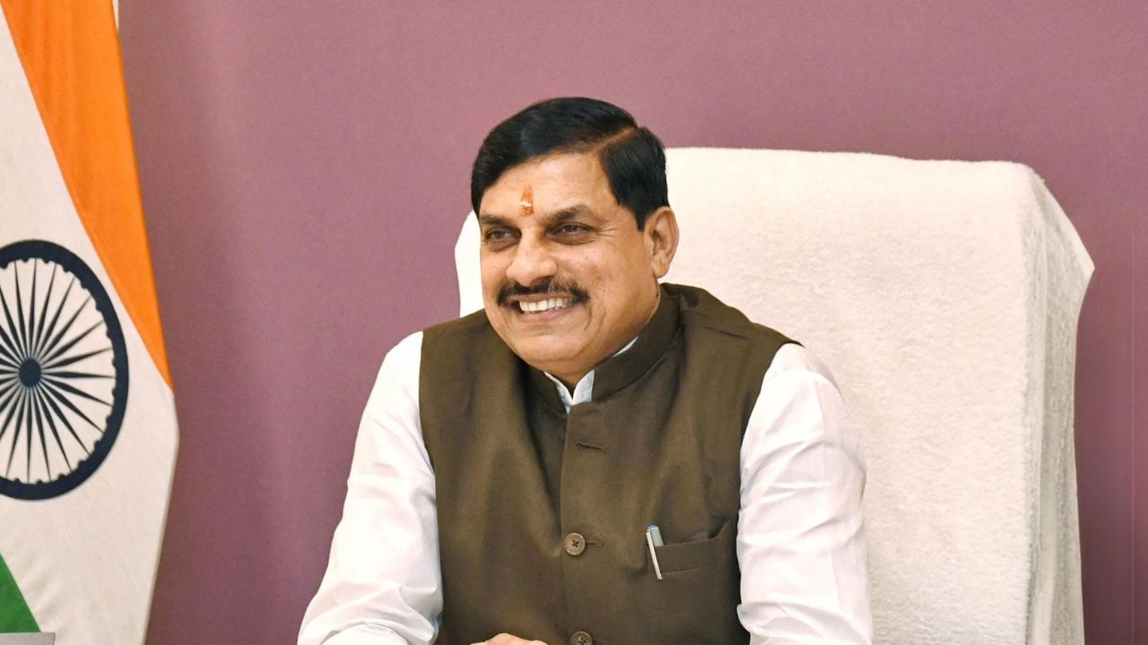 अज्ञान के अंधकार से ज्ञान के प्रकाश की ओर ले जाते हैं गुरूः मुख्यमंत्री मोहन यादव अज्ञान के अंधकार से ज्ञान के प्रकाश की ओर ले जाते हैं गुरूः मुख्यमंत्री मोहन यादव