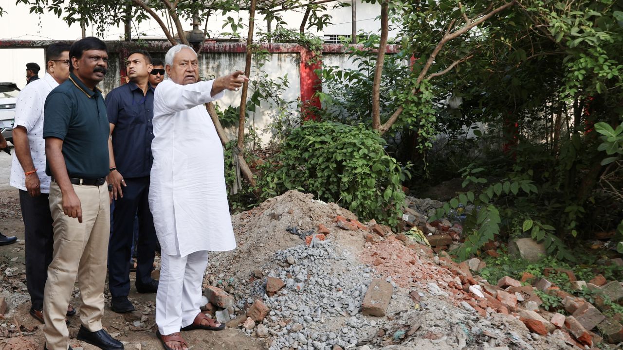 एक्शन में CM नीतीश कुमार, अभिलेख भवन का काम जल्द पूरा करने का दिया निर्देश एक्शन में CM नीतीश कुमार, अभिलेख भवन का काम जल्द पूरा करने का दिया निर्देश