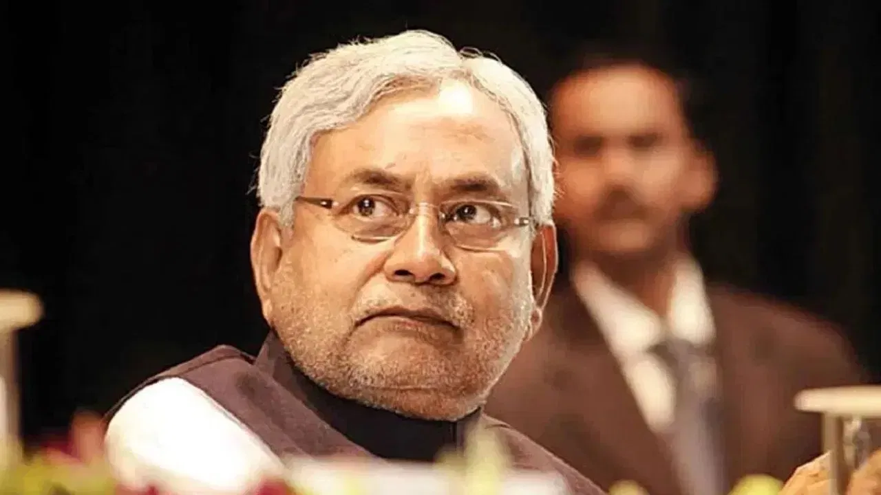 पटना में बिजनेसमैन की हत्या के बाद एक्शन में नीतीश, अधिकारियों को किया तलब पटना में बिजनेसमैन की हत्या के बाद एक्शन में नीतीश, अधिकारियों को किया तलब