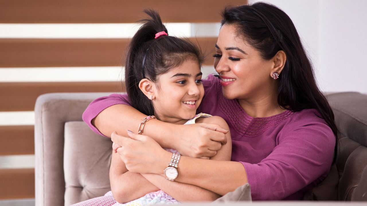 बच्चों का दोस्त बनने के लिए पेरेंट्स अपनाएं ये 7 तरीके, रिश्ता बना रहेगा मजबूत बच्चों का दोस्त बनने के लिए पेरेंट्स अपनाएं ये 7 तरीके, रिश्ता बना रहेगा मजबूत