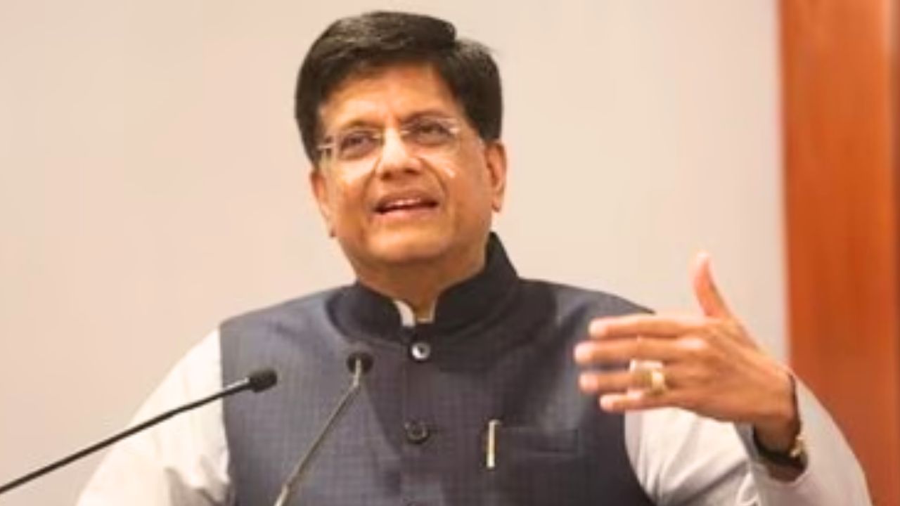 आज उत्तर मुंबई दौरे पर रहेंगे पीयूष गोयल, लाभार्थियों को सौंपेंगे घर-दुकान की चाबी आज उत्तर मुंबई दौरे पर रहेंगे पीयूष गोयल, लाभार्थियों को सौंपेंगे घर-दुकान की चाबी
