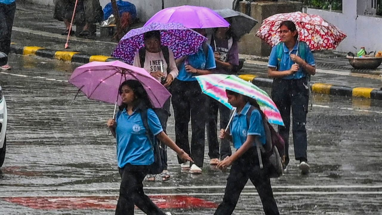 दिल्ली में 6 दिन बसरेंगे बादल, UP-बिहार में बारिश का अलर्ट, पहाड़ी राज्यों पर कैसा है मौसम? दिल्ली में 6 दिन बसरेंगे बादल, UP-बिहार में बारिश का अलर्ट, पहाड़ी राज्यों पर कैसा है मौसम?