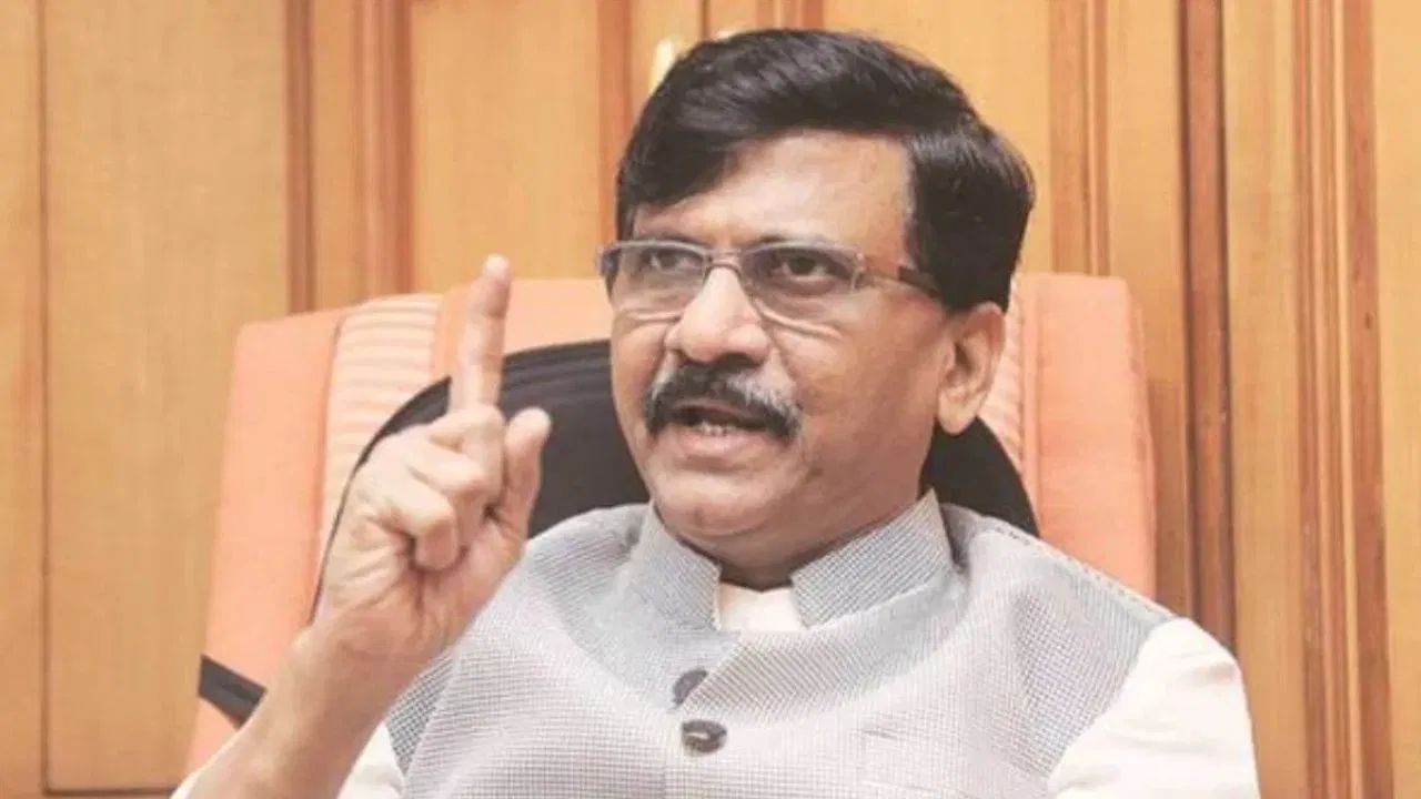 मराठी लोगों पर हिंदी क्यों थोप रहे फडणवीस? संघ के बयान पर संजय राउत का पलटवार मराठी लोगों पर हिंदी क्यों थोप रहे फडणवीस? संघ के बयान पर संजय राउत का पलटवार
