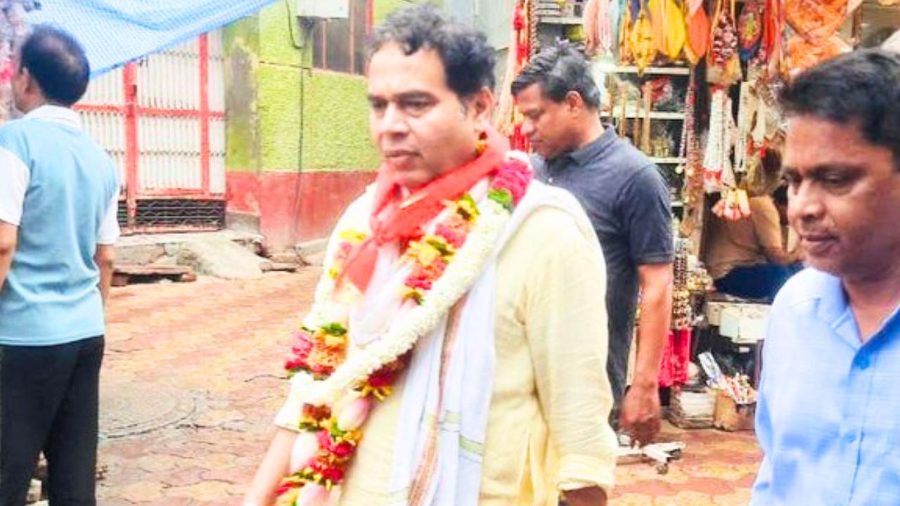 वृंदावन की जाम में फंसे BJP विधायक श्रीकांत शर्मा भड़के, पुलिस-प्रशासन पर उठाया सवाल वृंदावन की जाम में फंसे BJP विधायक श्रीकांत शर्मा भड़के, पुलिस-प्रशासन पर उठाया सवाल